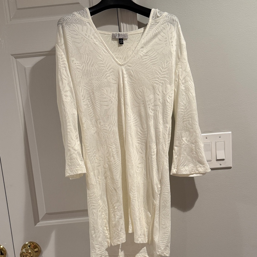 J Valdi Hooded White V-Neck Stretch Lace Cover Up. Size Small.